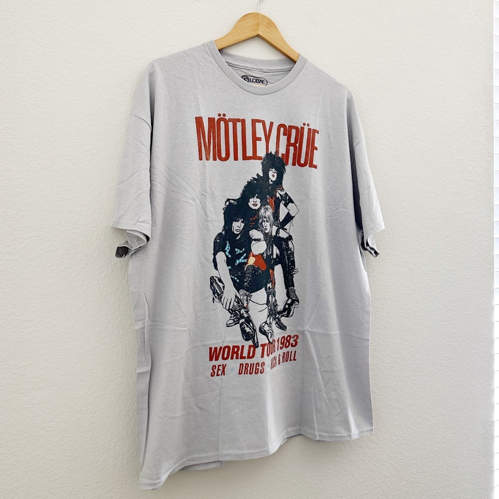 NEW Motley Crue World Tour 1983 Graphic Tee - Picture 2 of 6